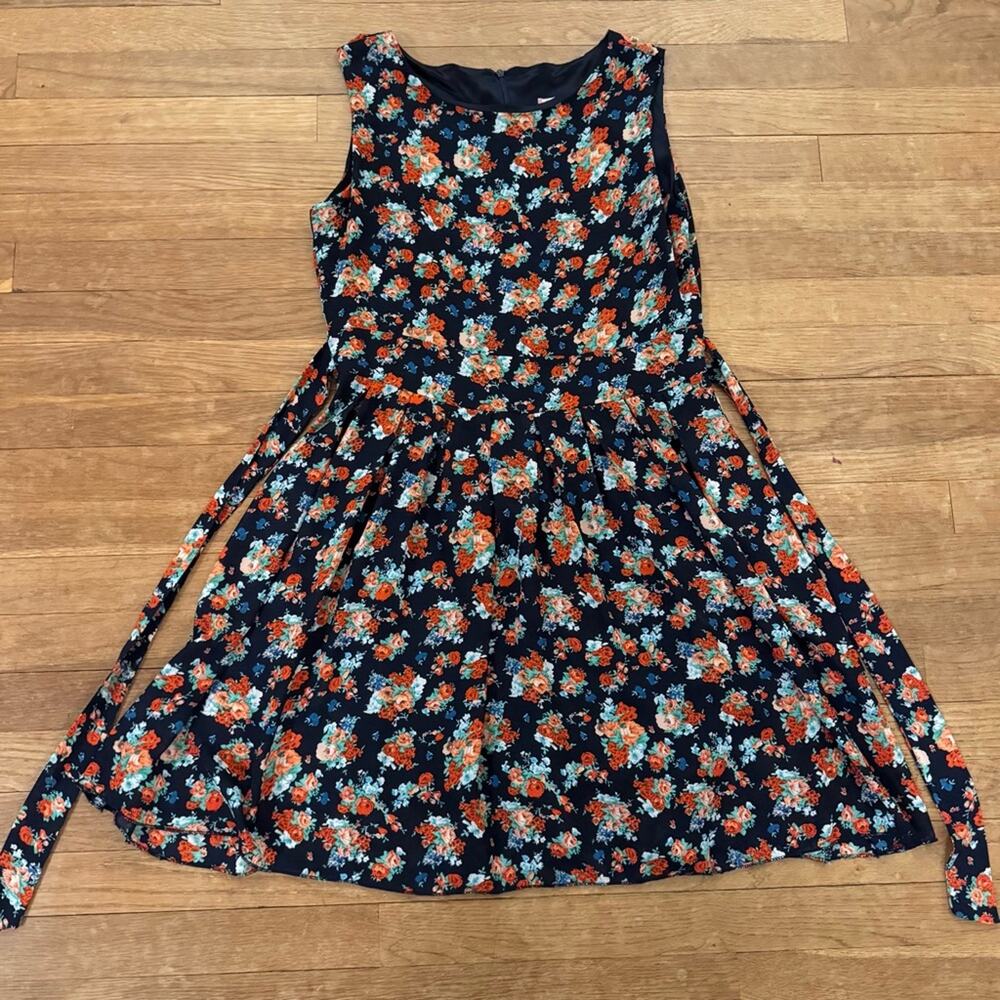 Shikha London floral sleeveless belted knee length a-line dress size 6
b51